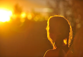 Girl-looking-at-sunrise